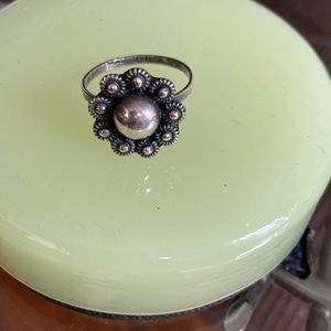 Vintage Native sterling silver round dome bohemian handmade filigree flower ring
